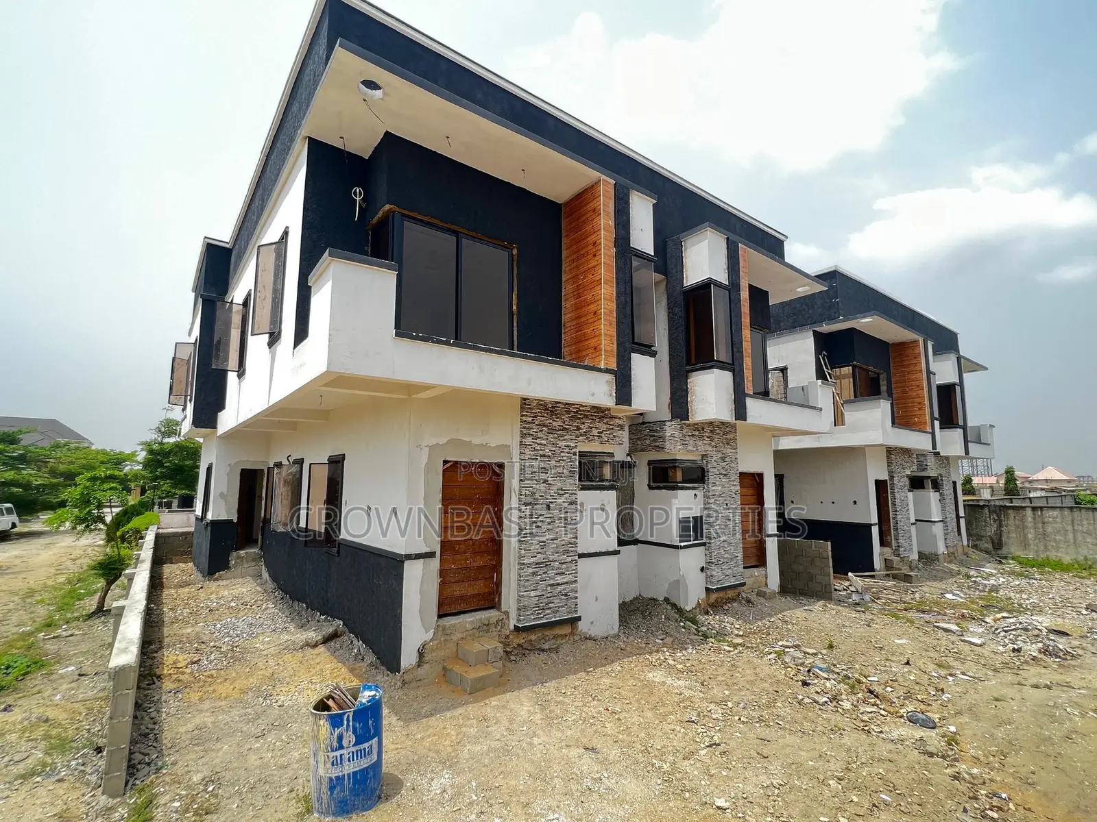 3bdrm Duplex in Chevron for sale