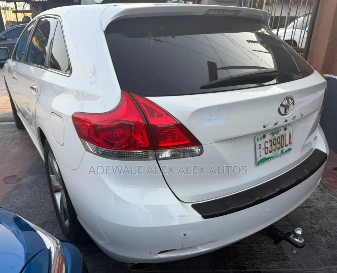 Toyota Venza 2010 White
