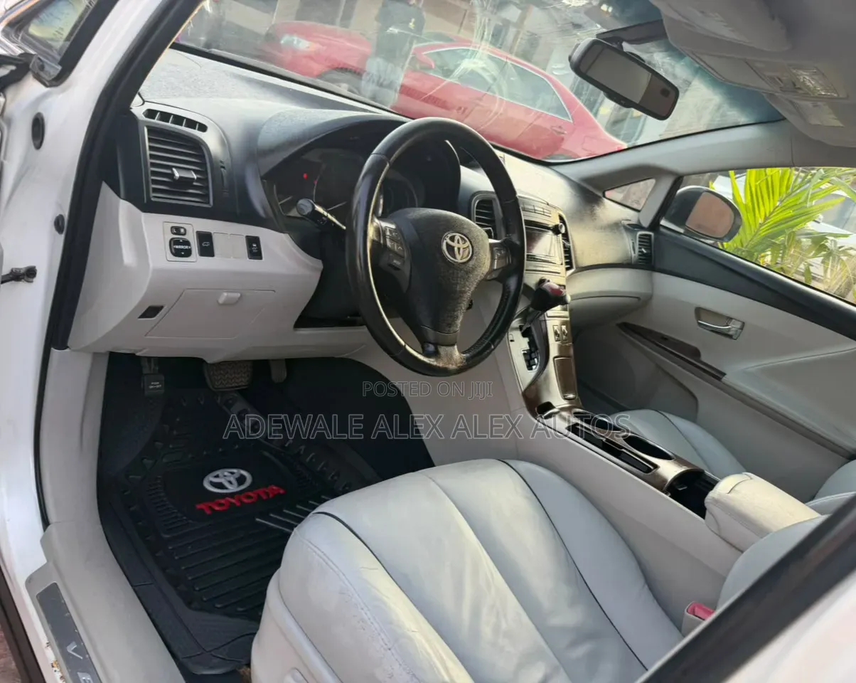Toyota Venza 2010 White