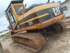 320L Escavtor