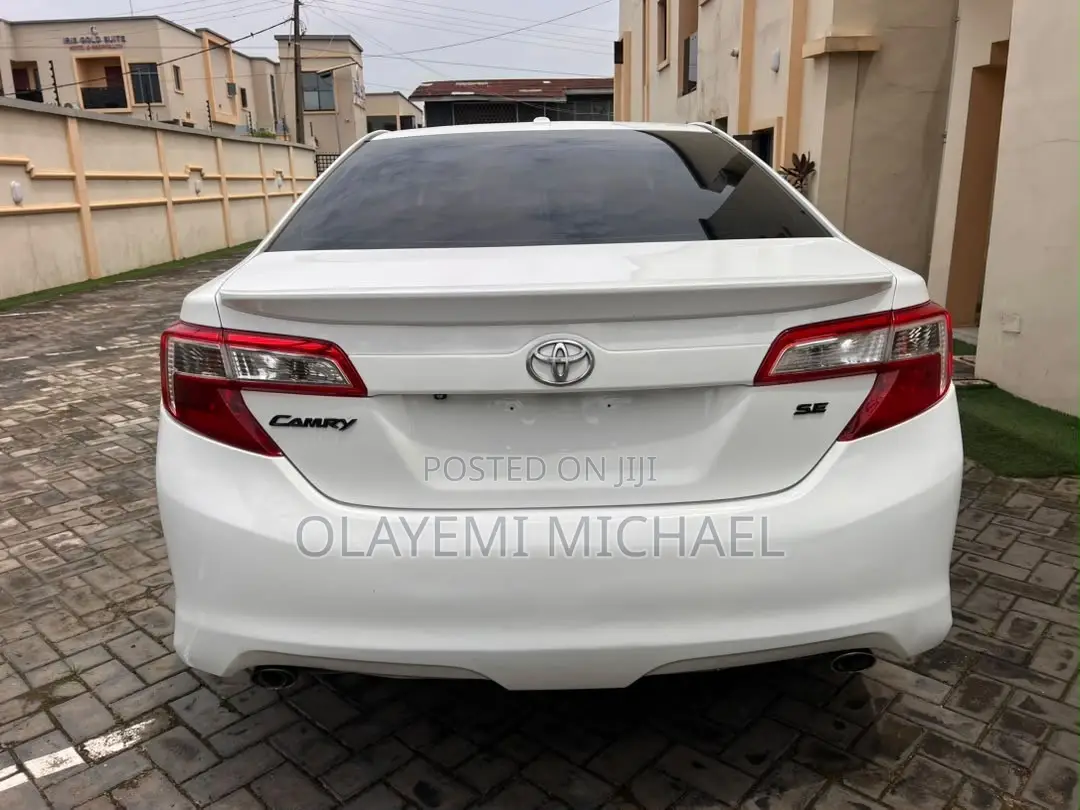 Toyota Camry SE V6 4dr Sedan (3.5L 6cyl 6A) 2012 White