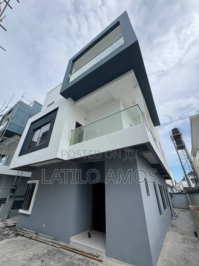 4bdrm Duplex in Lekki Phase 2 for sale