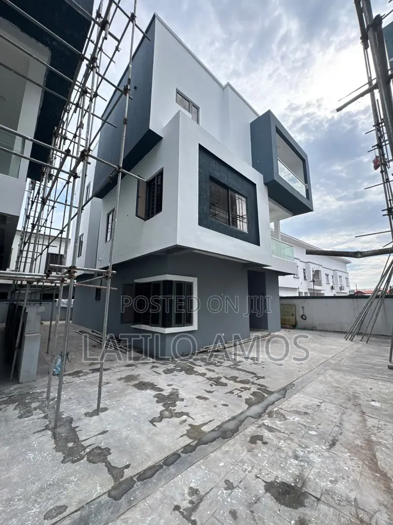 4bdrm Duplex in Lekki Phase 2 for sale