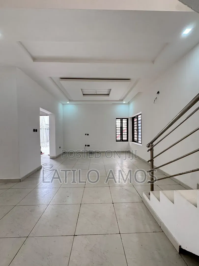 4bdrm Duplex in Lekki Phase 2 for sale