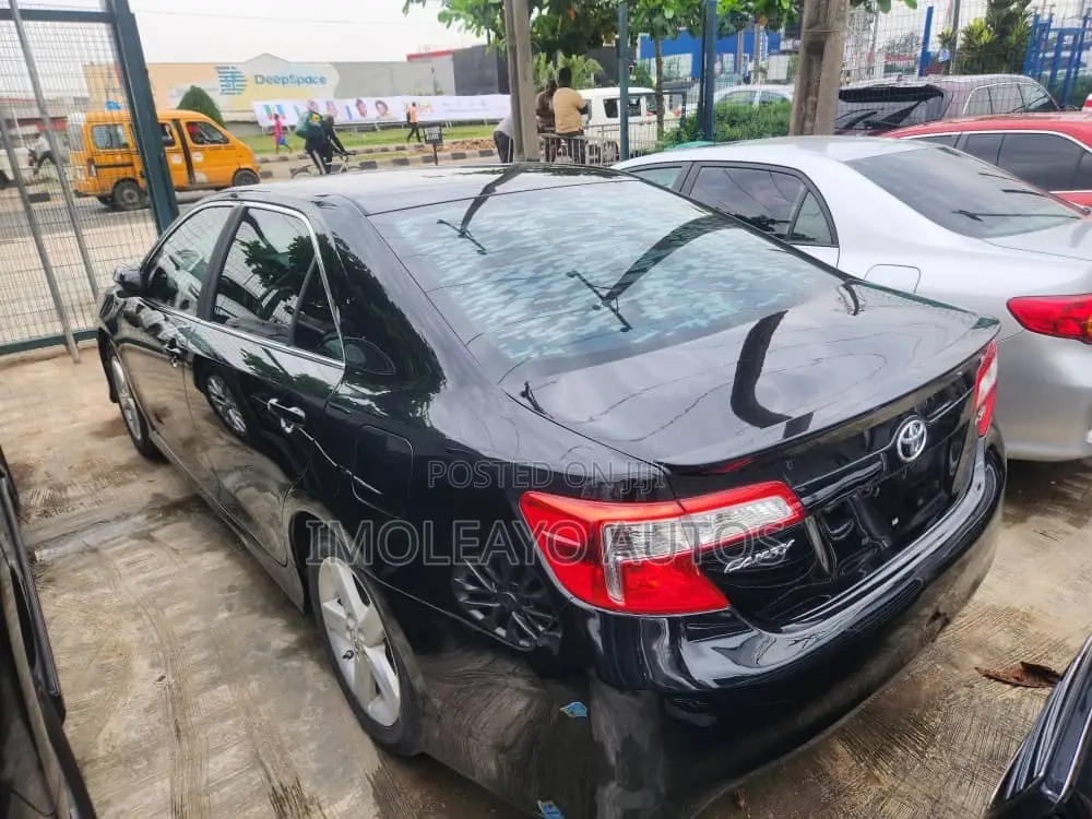 Toyota Camry SE 4dr Sedan (2.5L 4cyl 6A) 2013 Black