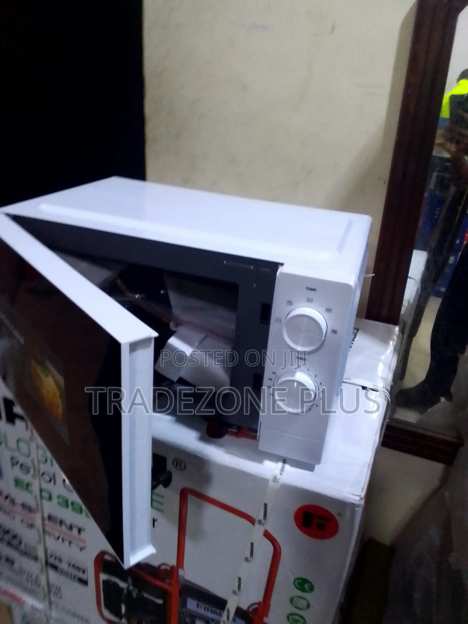 Find Great Value in This Hisense Manual Microwave
