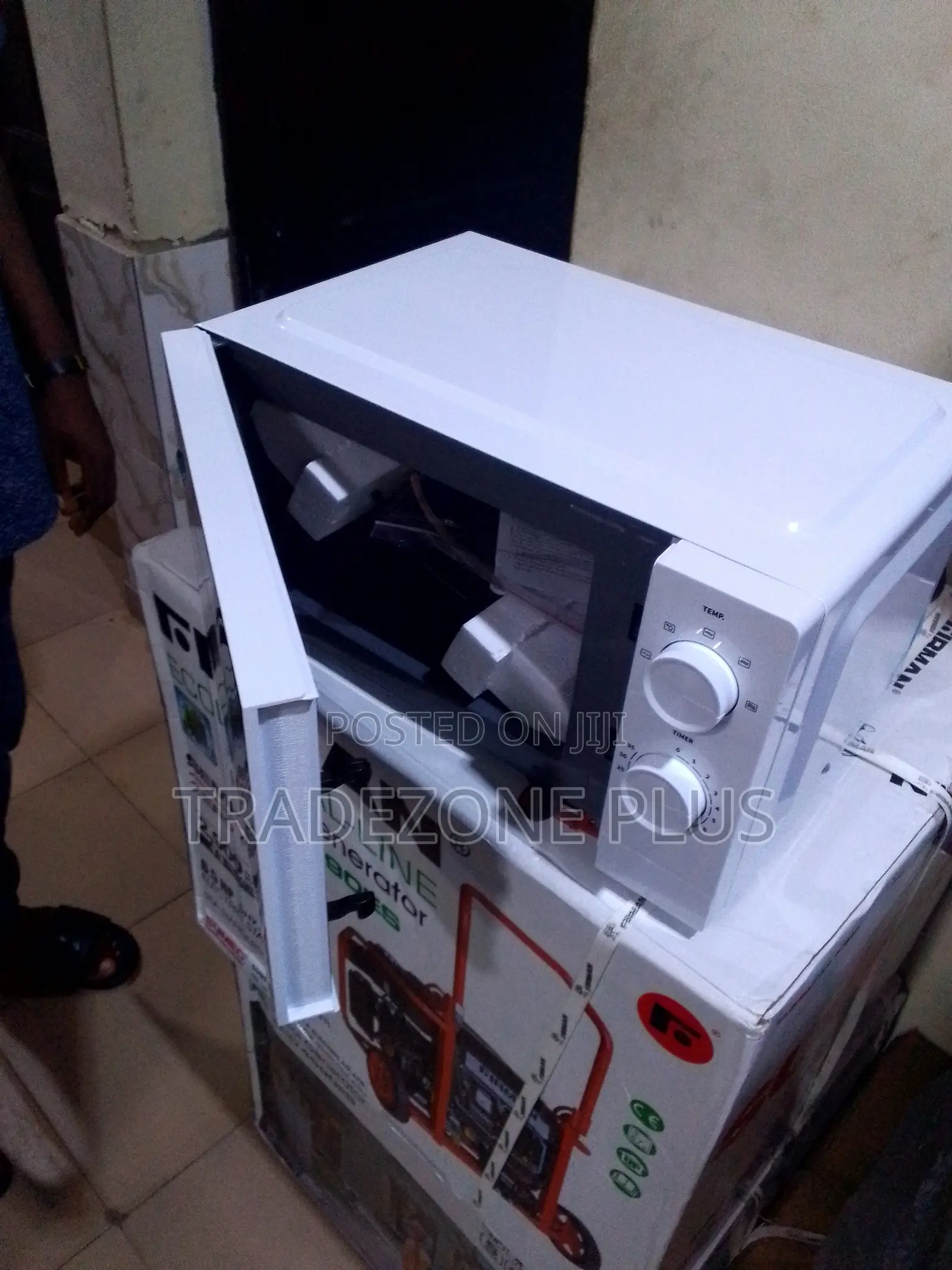 Hisense Microwave Oven for Apartments and Family Kitchens