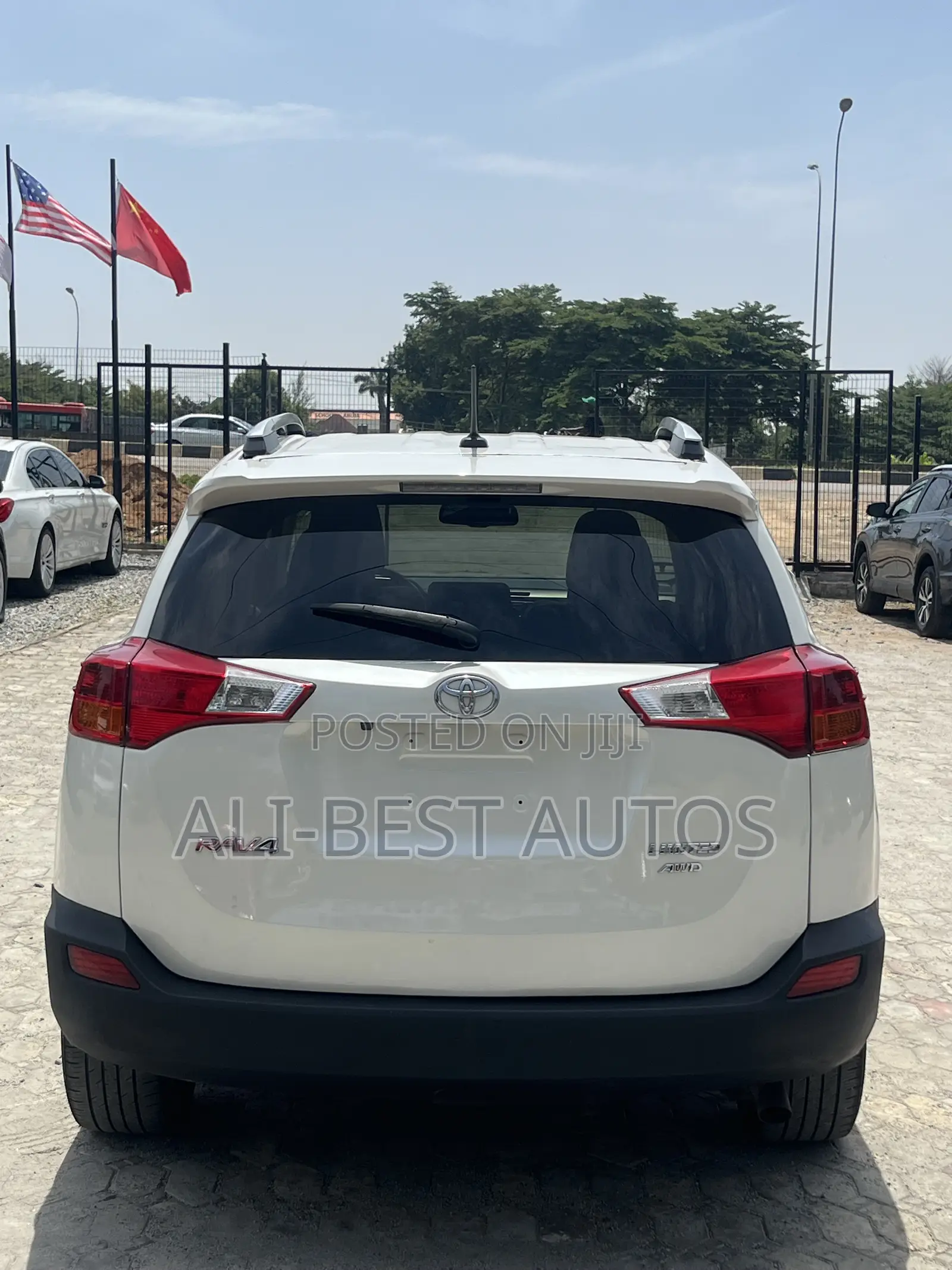 Toyota RAV4 Limited AWD (2.5L 4cyl 6A) 2016 White