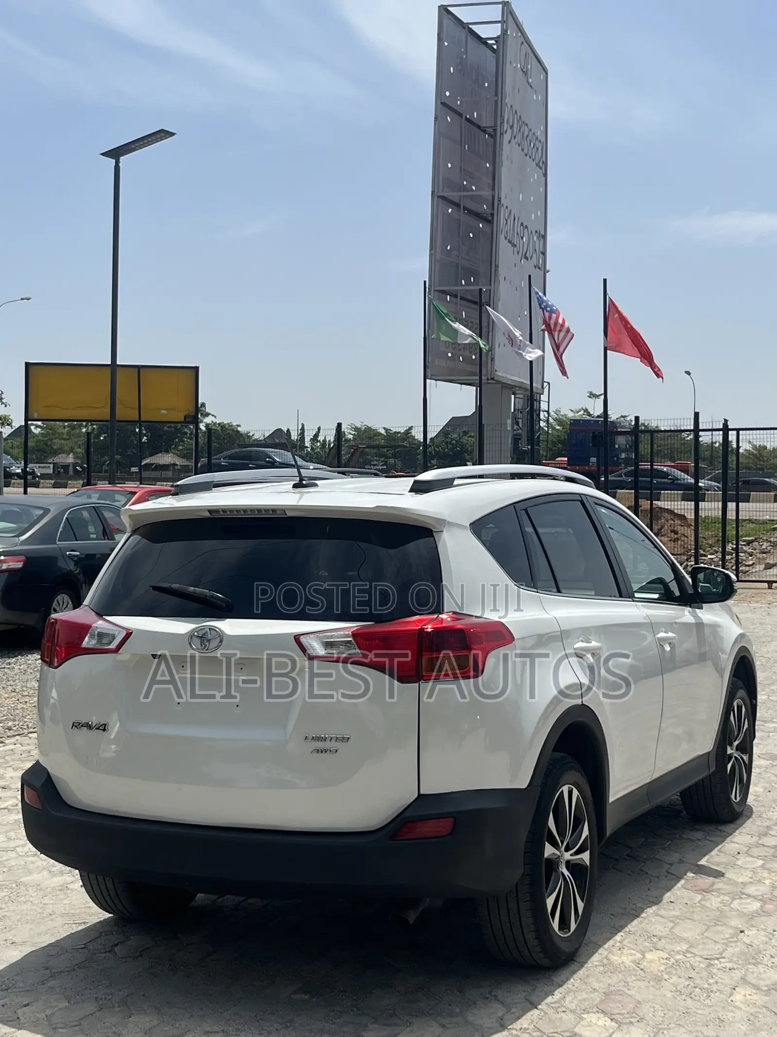 Toyota RAV4 Limited AWD (2.5L 4cyl 6A) 2016 White