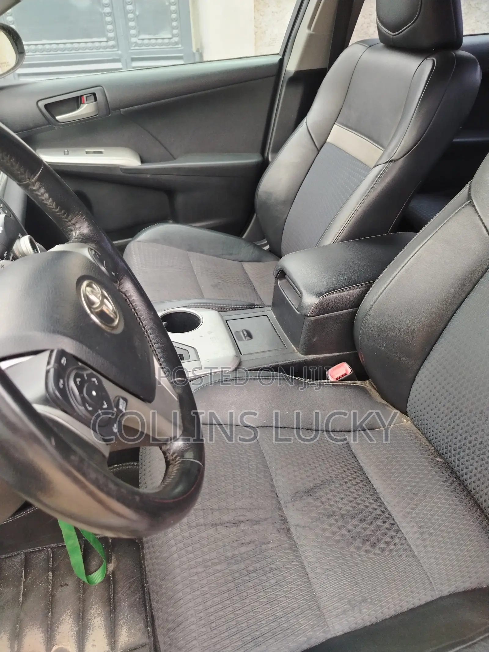 Toyota Camry SE 4dr Sedan (2.5L 4cyl 6A) 2012 Gray