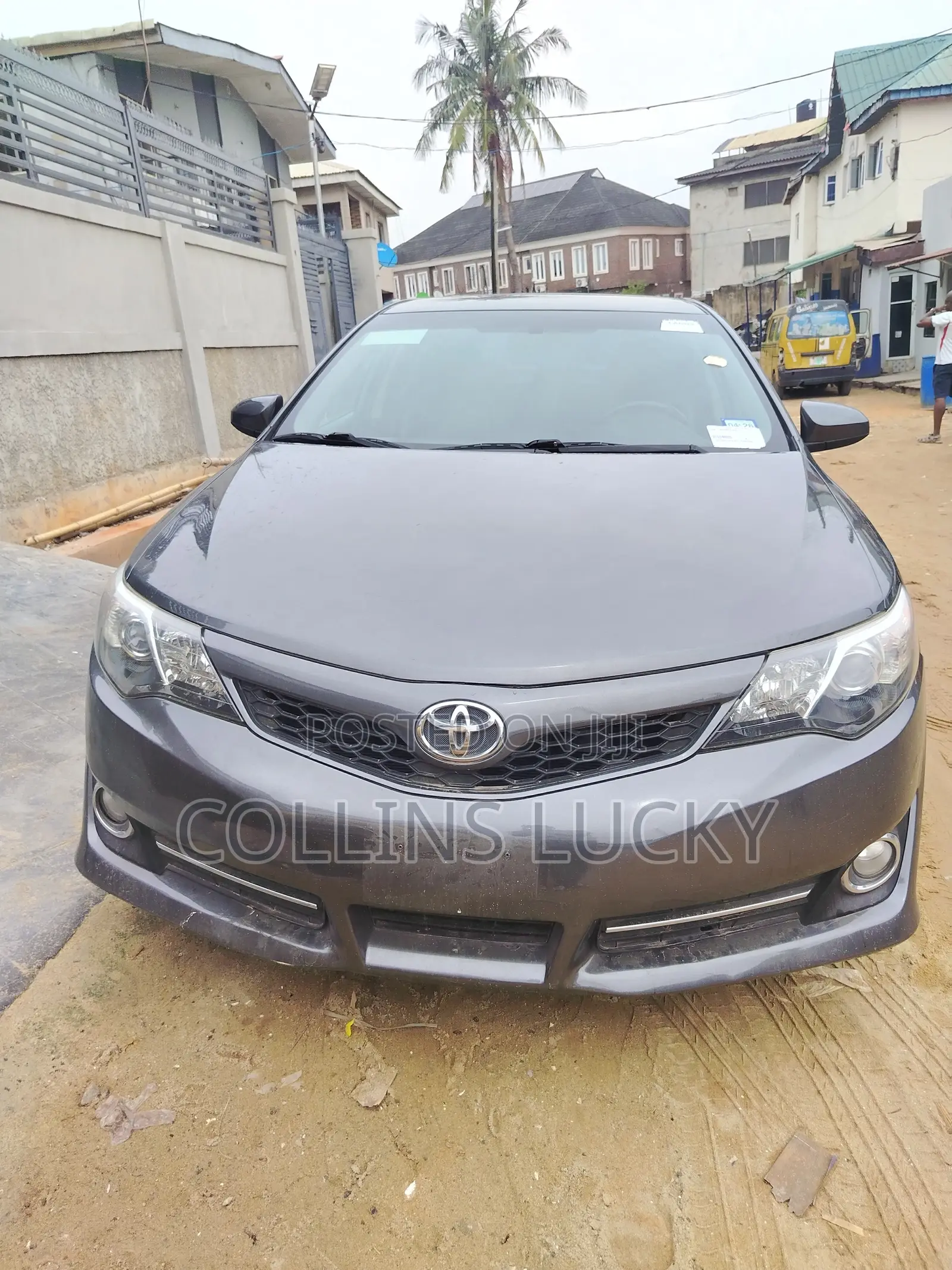 Toyota Camry SE 4dr Sedan (2.5L 4cyl 6A) 2012 Gray