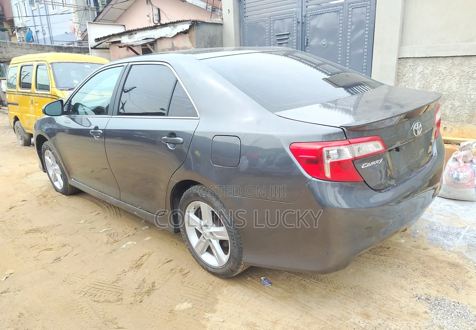 Toyota Camry SE 4dr Sedan (2.5L 4cyl 6A) 2012 Gray