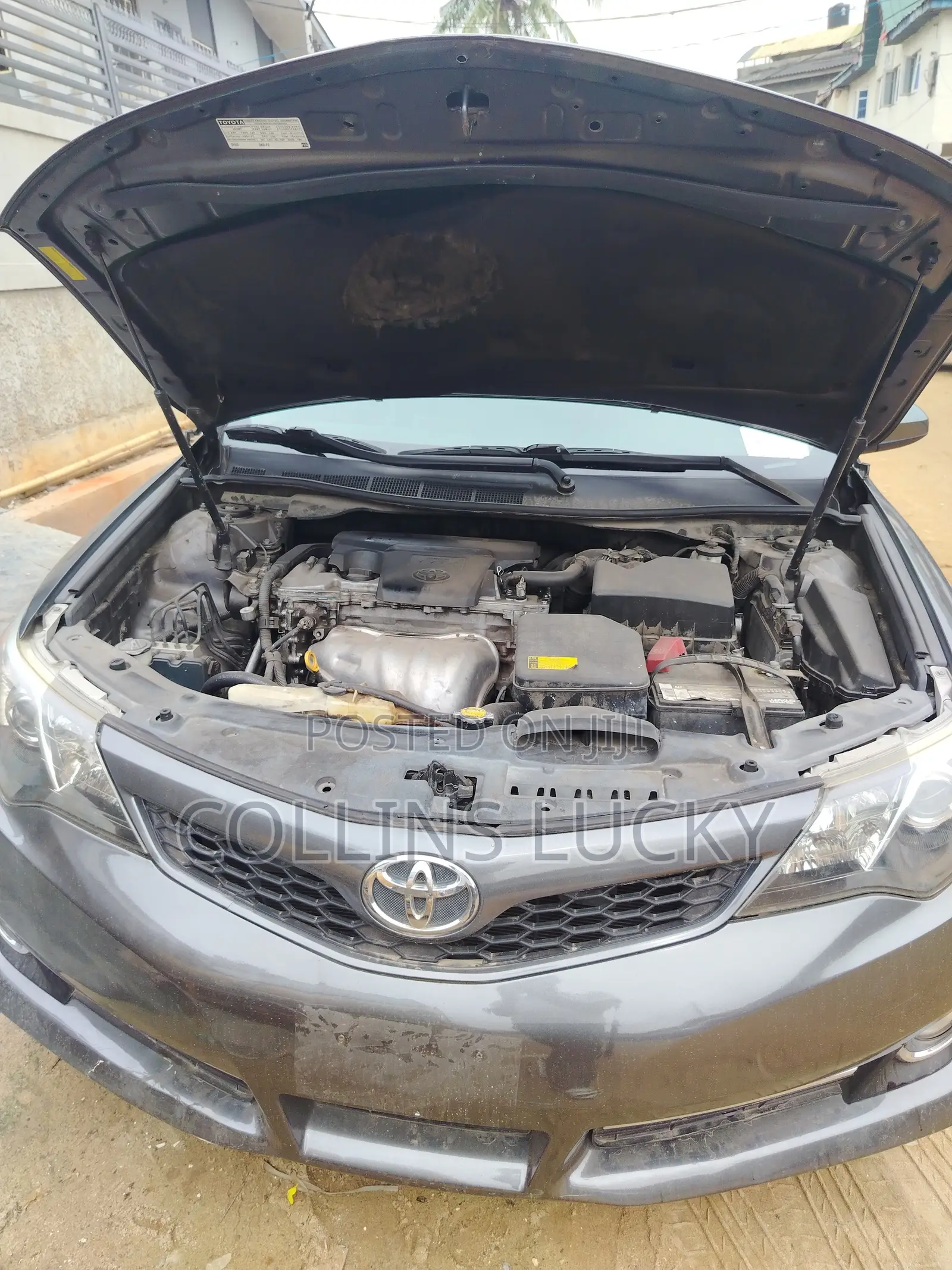 Toyota Camry SE 4dr Sedan (2.5L 4cyl 6A) 2012 Gray
