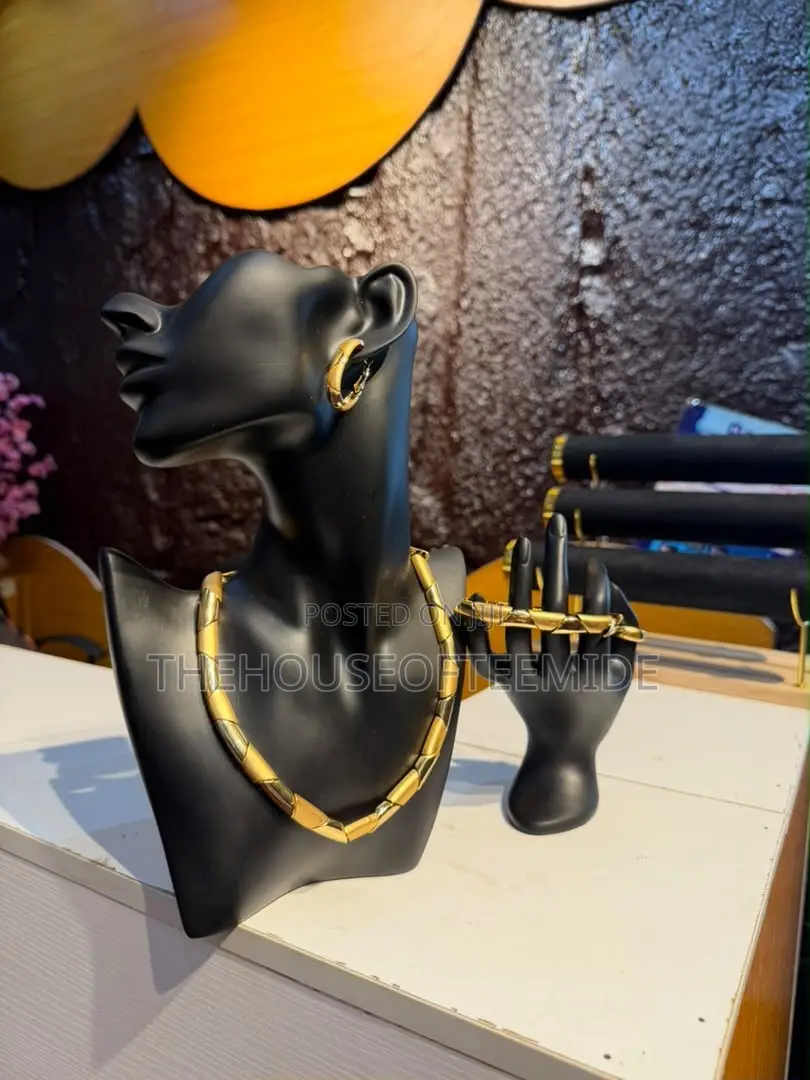Golden Jewelry Set for Women