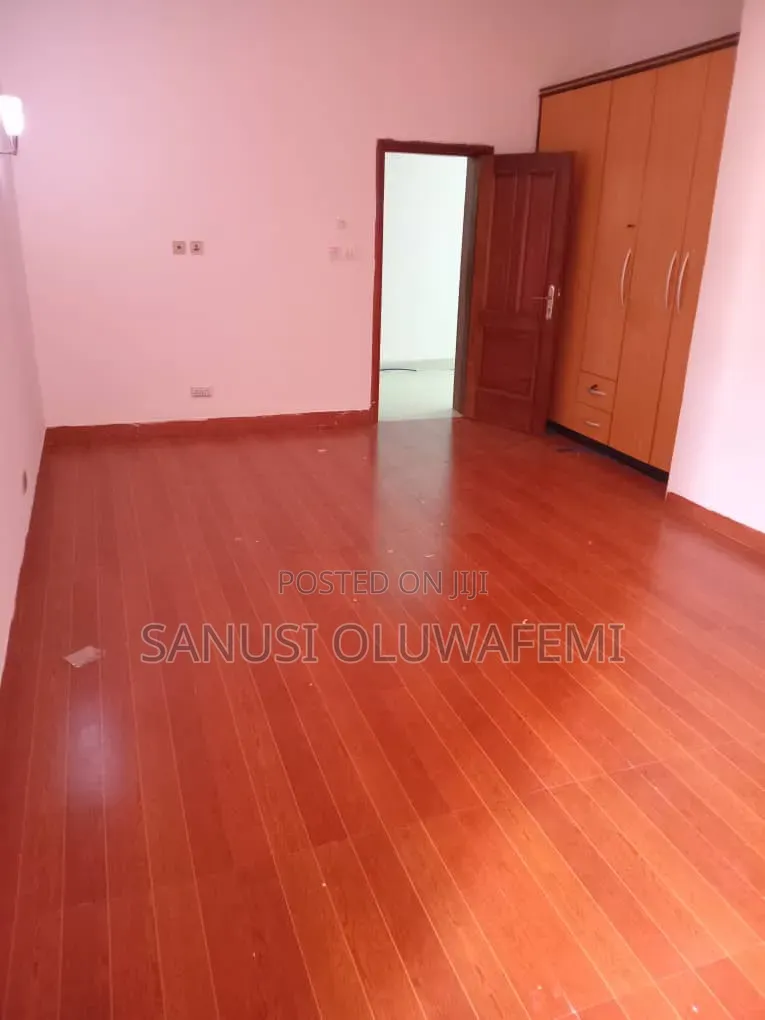 3bdrm Block of Flats in Ikeja GRA for rent
