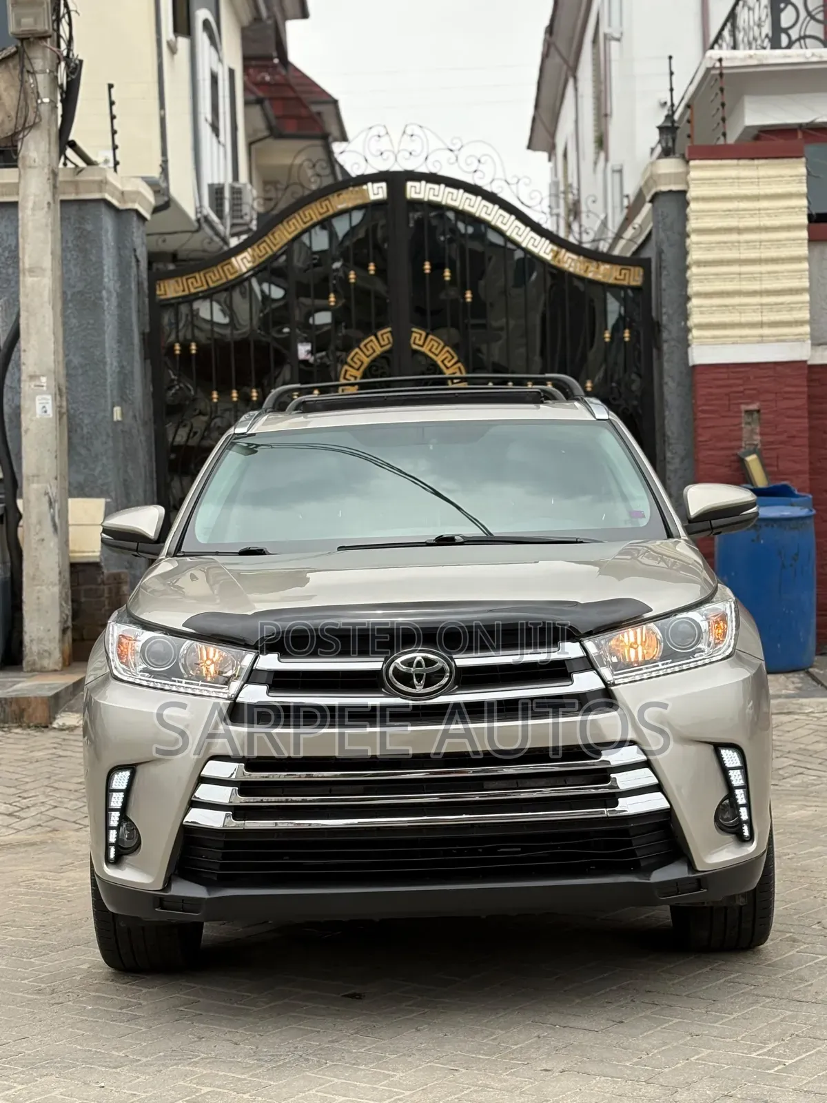 Toyota Highlander Limited V6 4x4 (3.5L 6cyl 6A) 2016 Gold