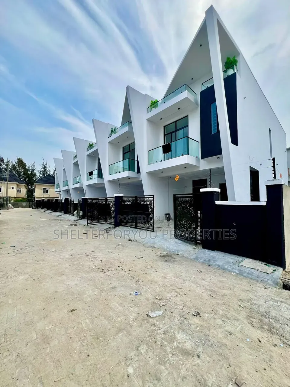 3bdrm Duplex in Ikota for sale