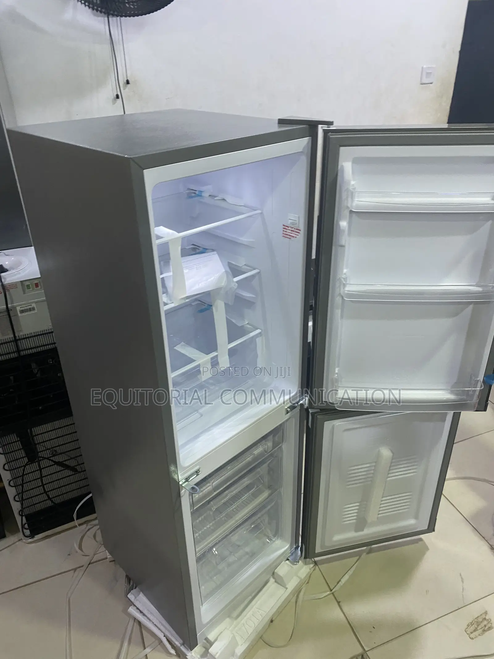 Skyrun 170L Bottom Freezer Refrigerator for Everyday Use