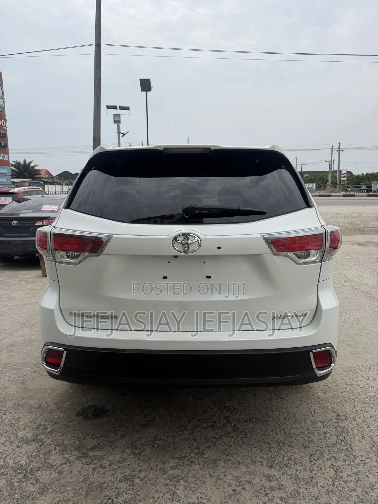 Toyota Highlander XLE 4dr SUV AWD (3.5L 6cyl 6A) 2015 White