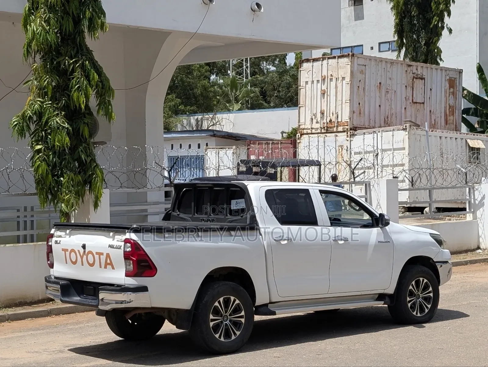 Toyota Hilux 2021 White