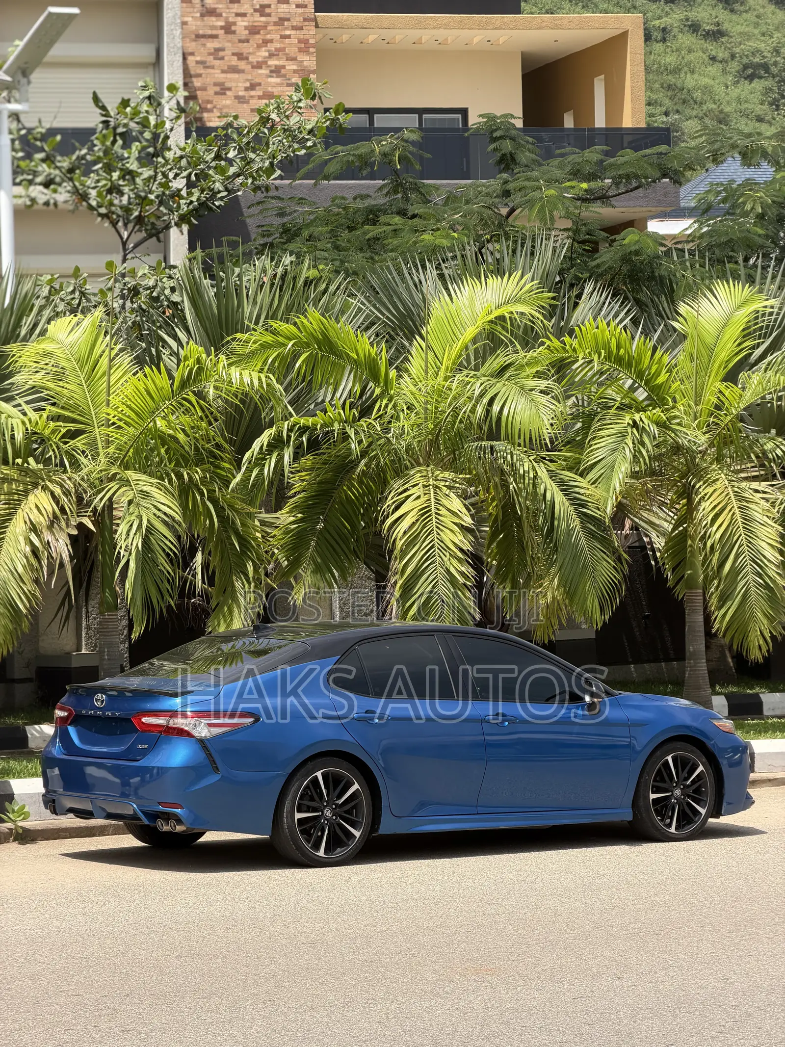 Toyota Camry 2019 Blue