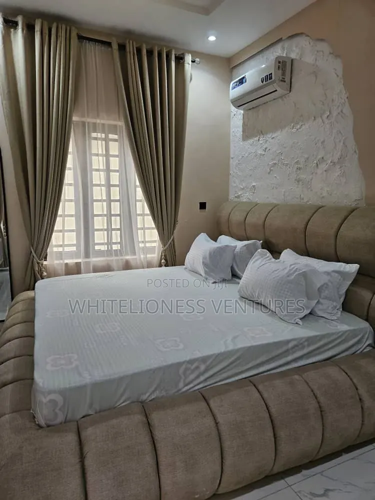 Furnished 2bdrm Block of Flats in Lekki Phase 1 for rent