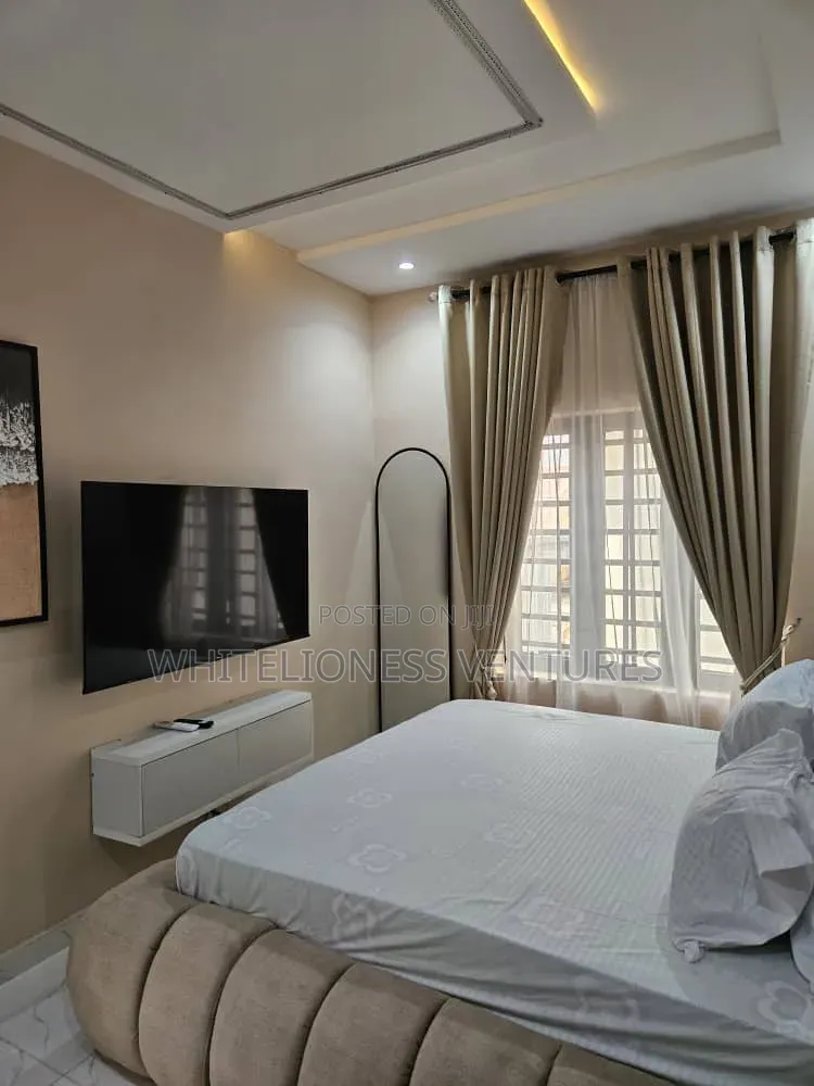 Furnished 2bdrm Block of Flats in Lekki Phase 1 for rent