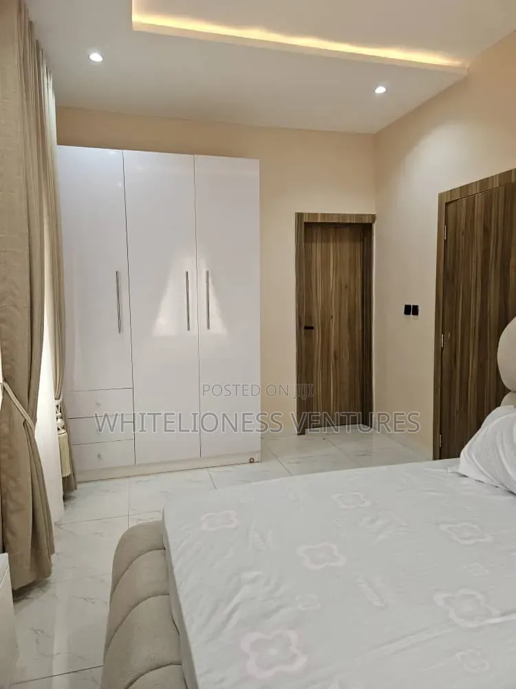 Furnished 2bdrm Block of Flats in Lekki Phase 1 for rent