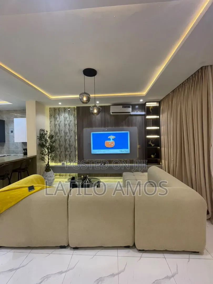 Minimalist 1-Bedroom Luxury Apartment