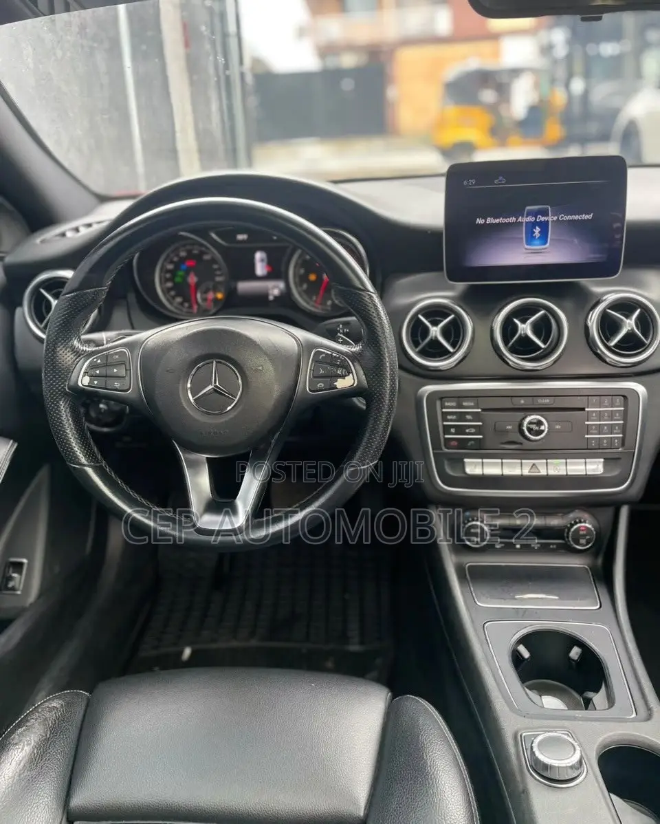 Mercedes-Benz GLA 250 2018 Red