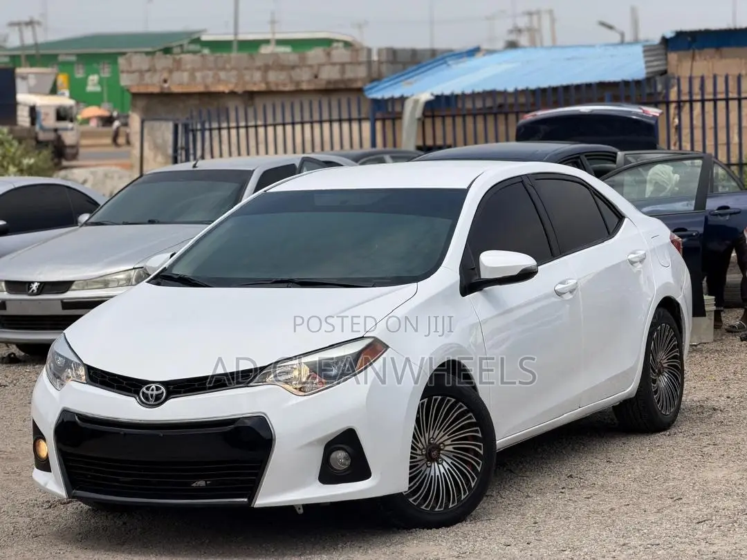 Toyota Corolla LE Eco 4dr Sedan (1.8L 4cyl CVT) 2015 White