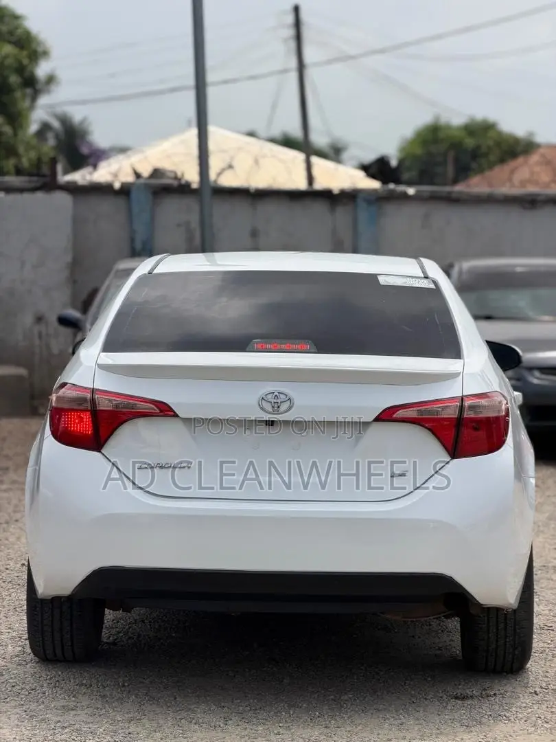 Toyota Corolla LE Eco 4dr Sedan (1.8L 4cyl CVT) 2015 White