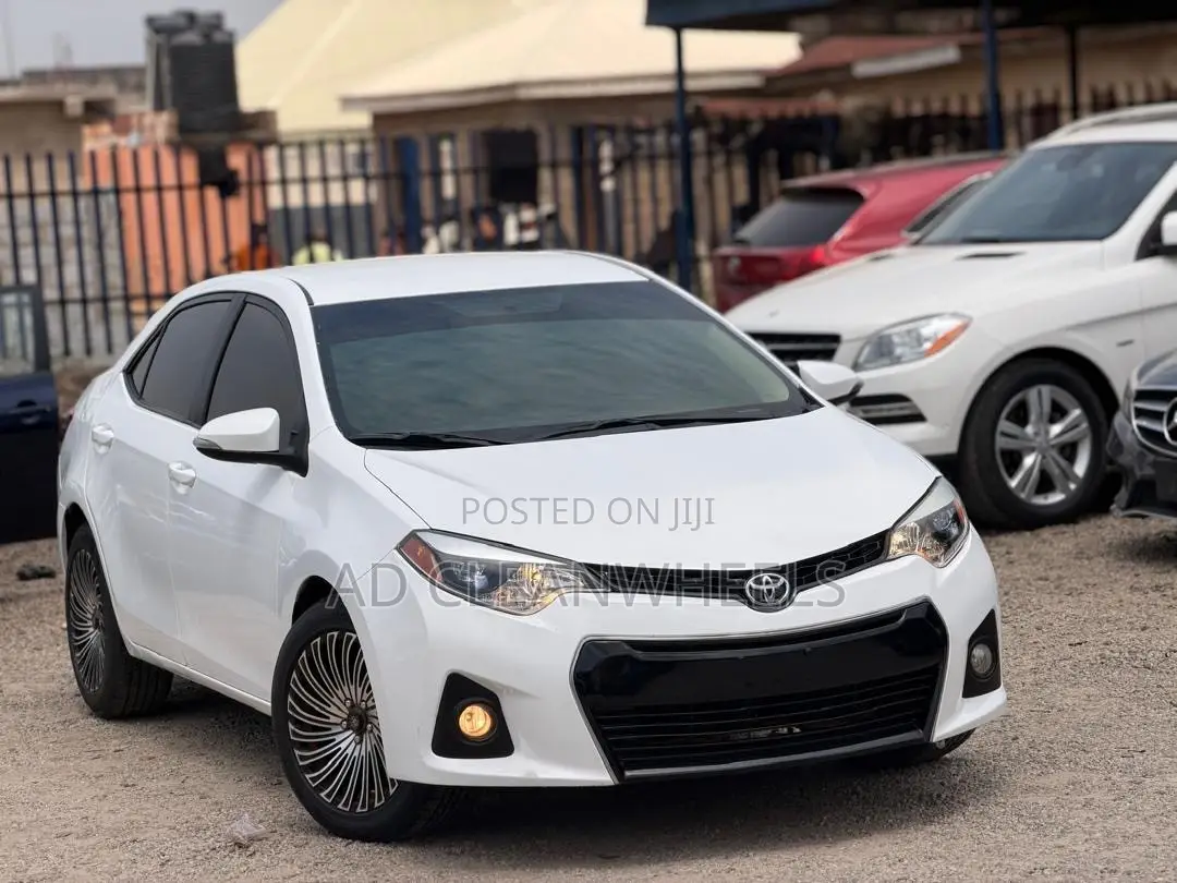 Toyota Corolla LE Eco 4dr Sedan (1.8L 4cyl CVT) 2015 White