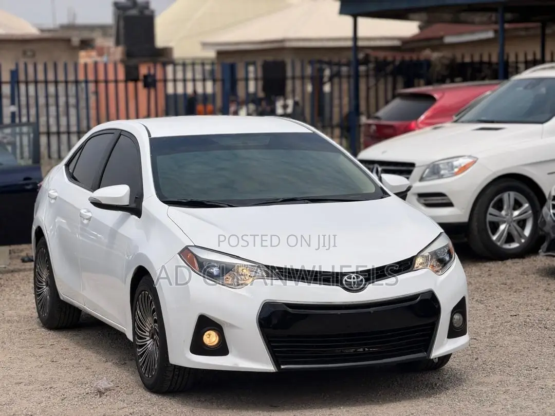 Toyota Corolla LE Eco 4dr Sedan (1.8L 4cyl CVT) 2015 White