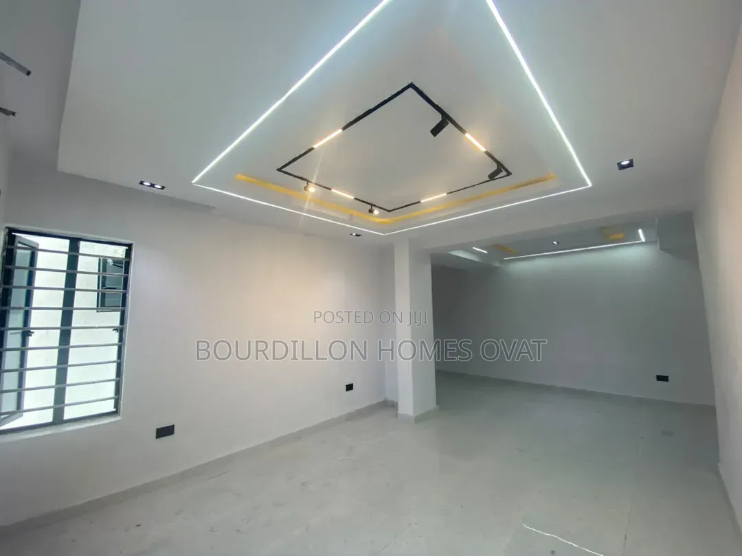 2bdrm Apartment in Ikate Lekki Lagos for rent