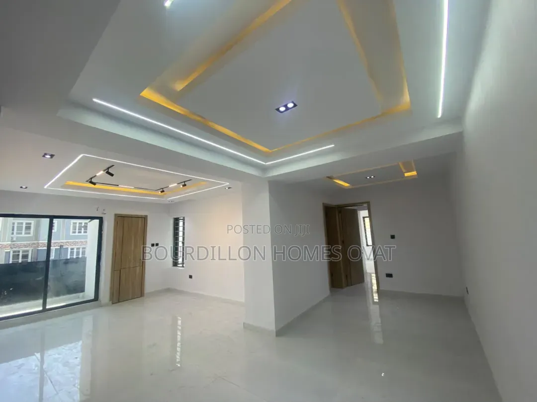 2bdrm Apartment in Ikate Lekki Lagos for rent