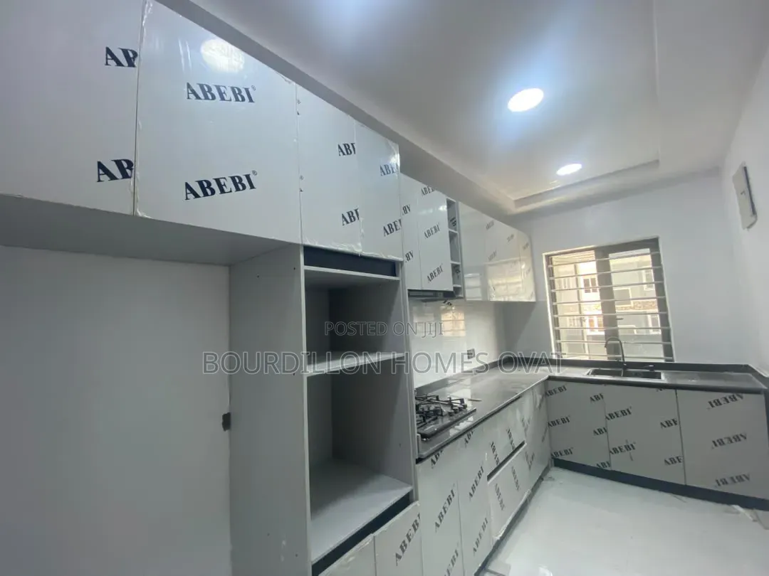 2bdrm Apartment in Ikate Lekki Lagos for rent