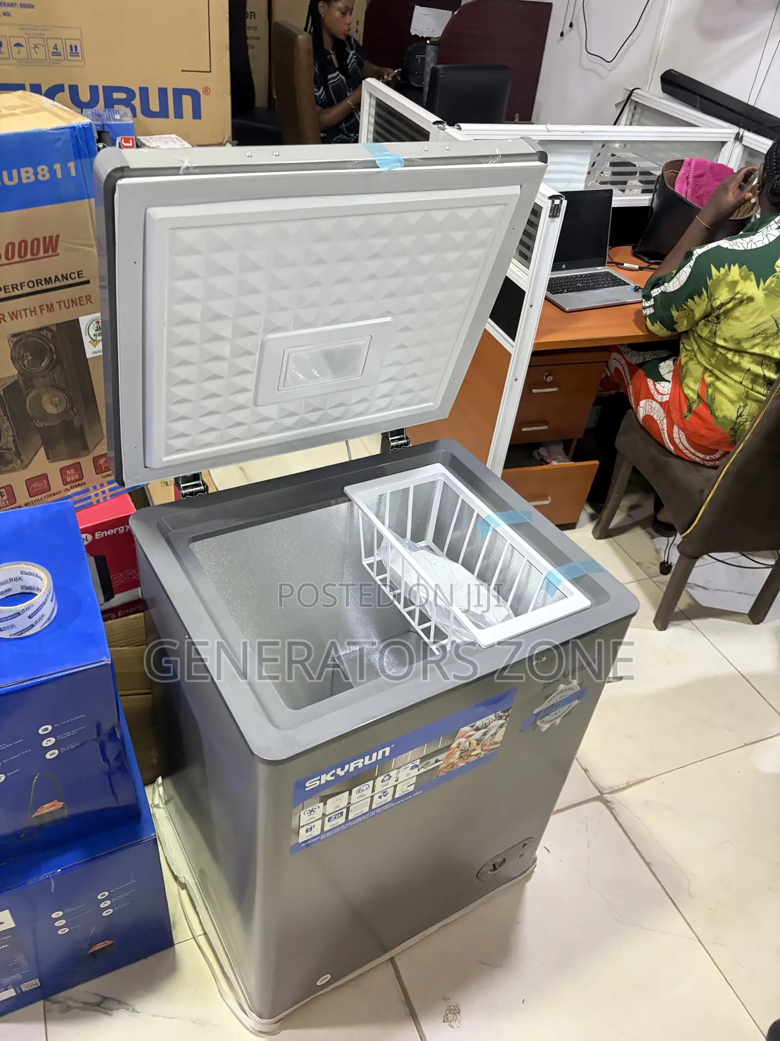 Skyrun BD-100HW 100L Chest Freezer for Everyday Kitchen Use