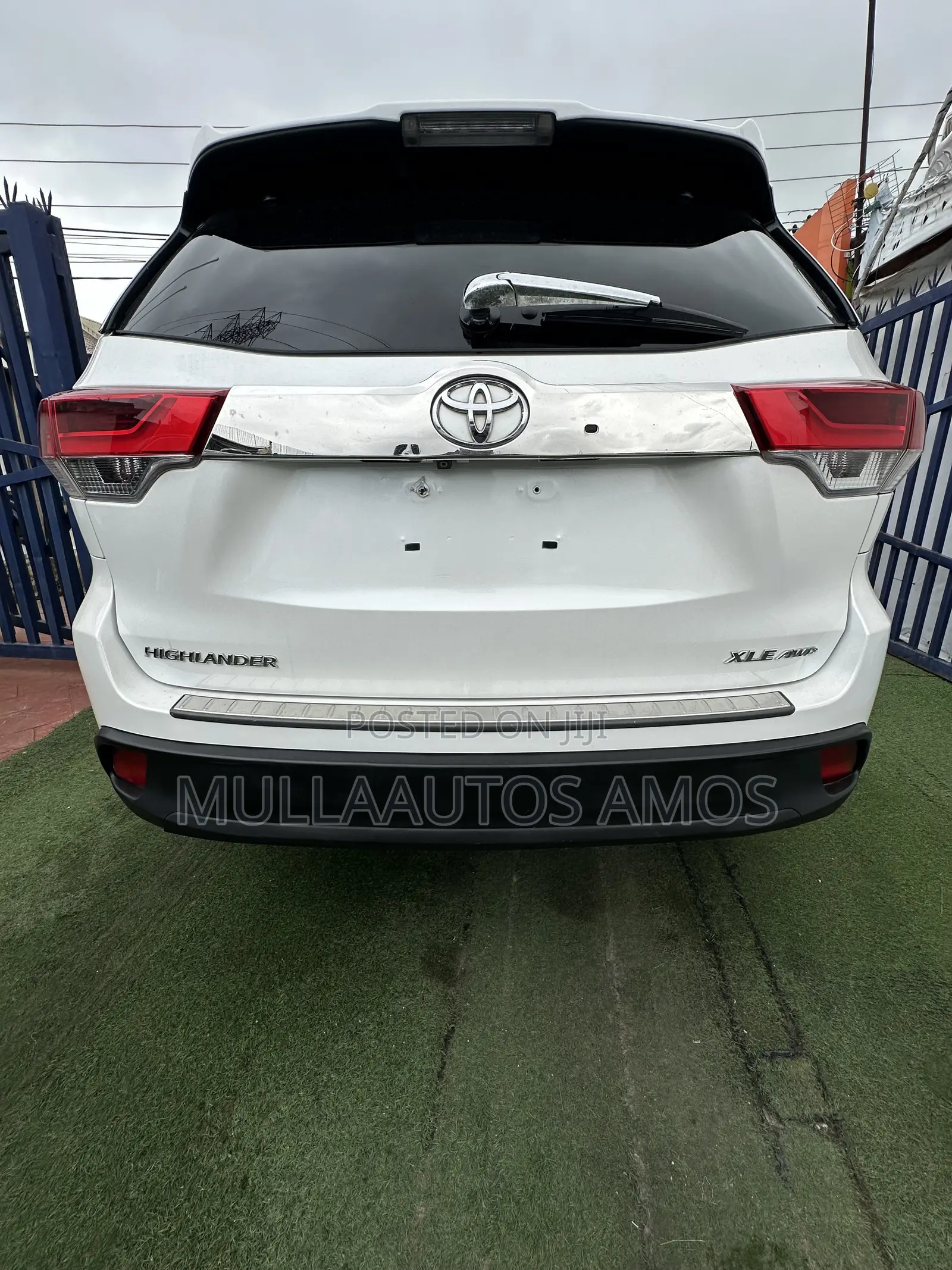 Toyota Highlander XLE 4dr SUV AWD (3.5L 6cyl 6A) 2015 White
