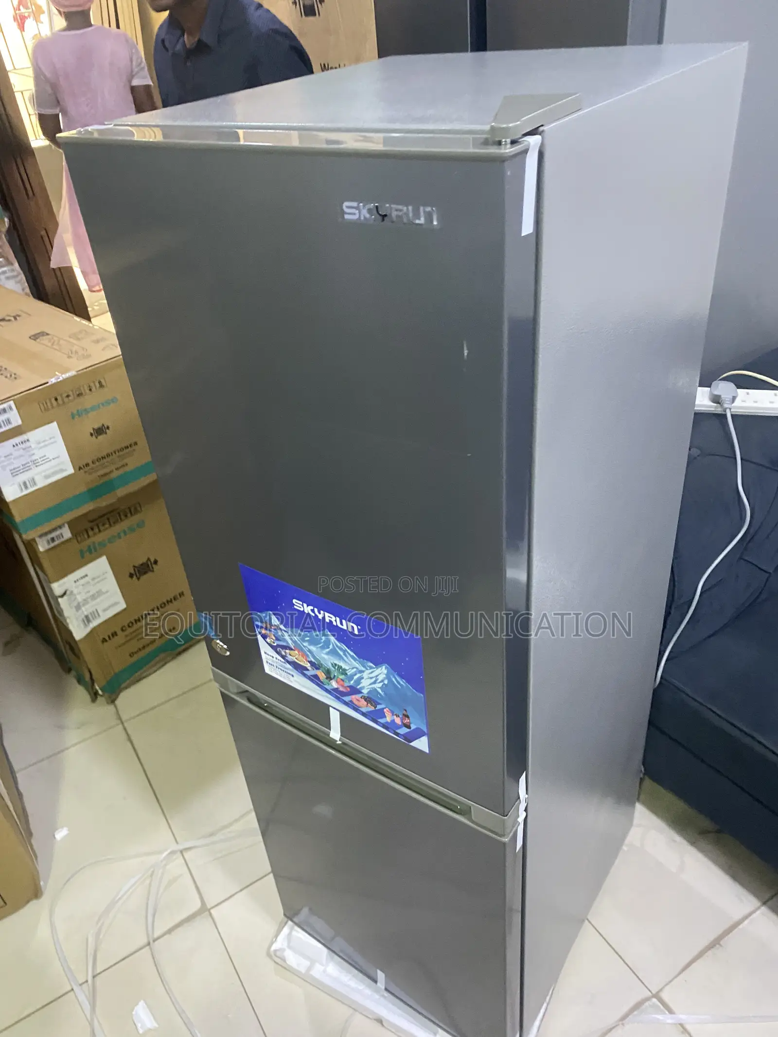 Skyrun 170L Bottom Freezer Refrigerator With Dual Sections