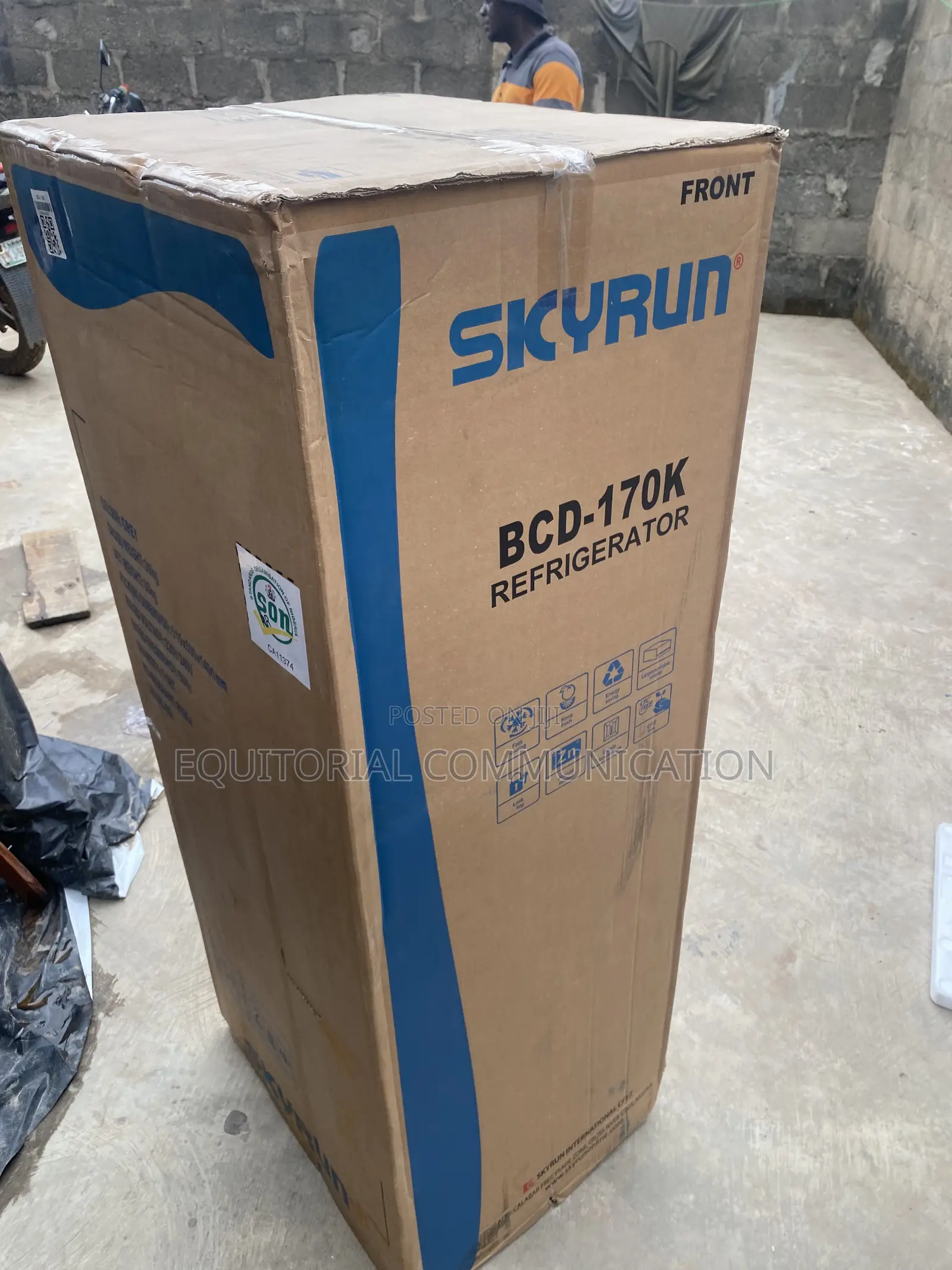 Skyrun 170L Bottom Freezer Refrigerator With Dual Sections