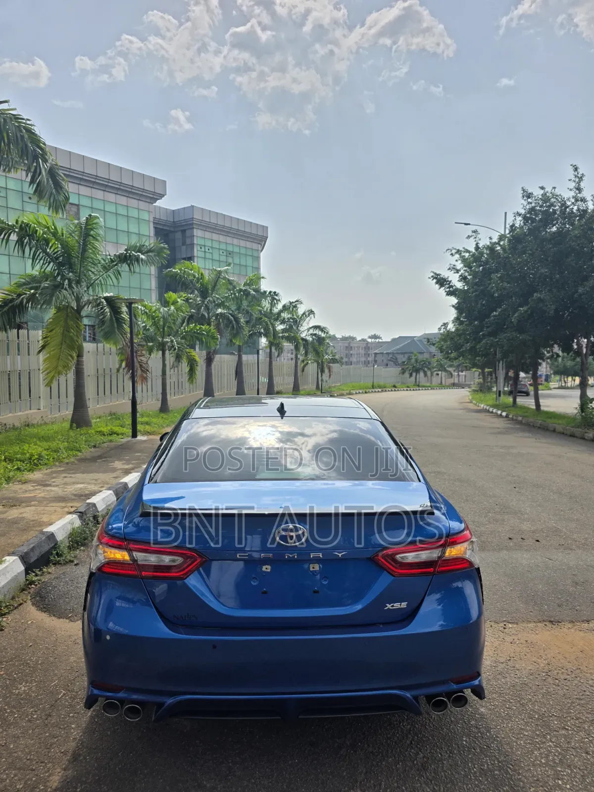 Toyota Camry XSE V6 (3.5L V6 8A) 2019 Blue