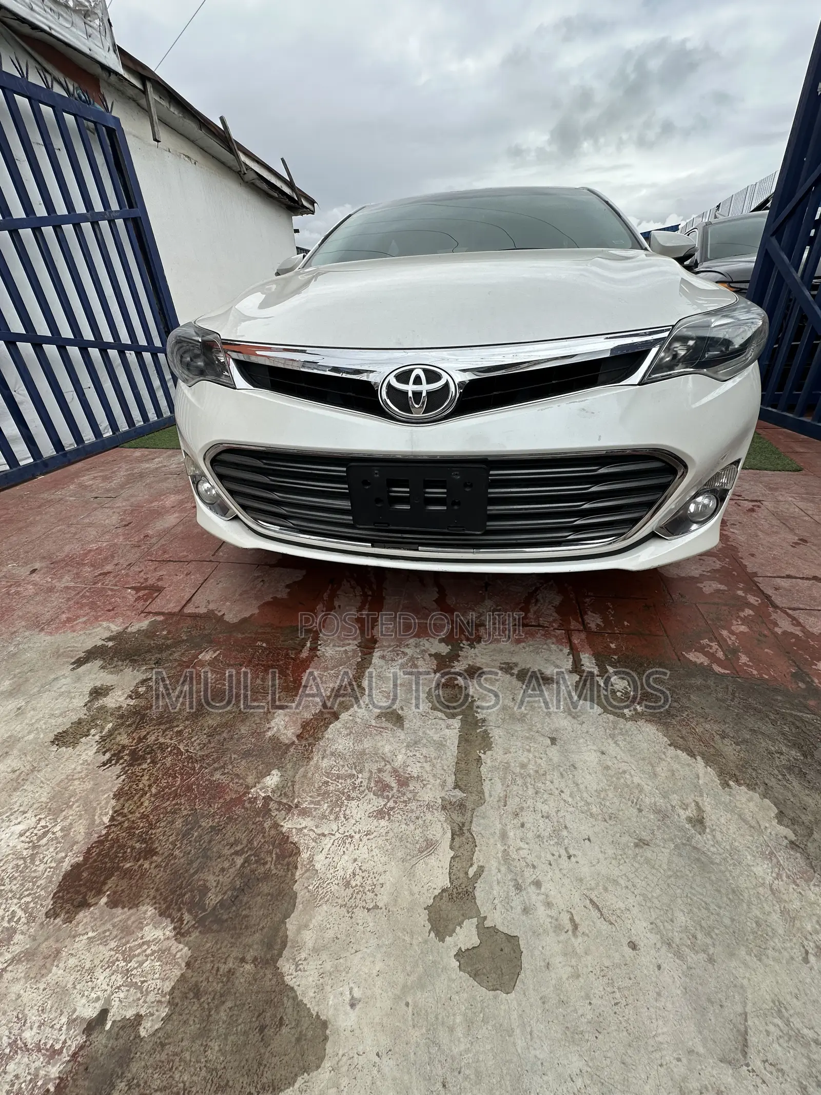 Toyota Avalon Limited 4dr Sedan (3.5L 6cyl 6A) 2014 White