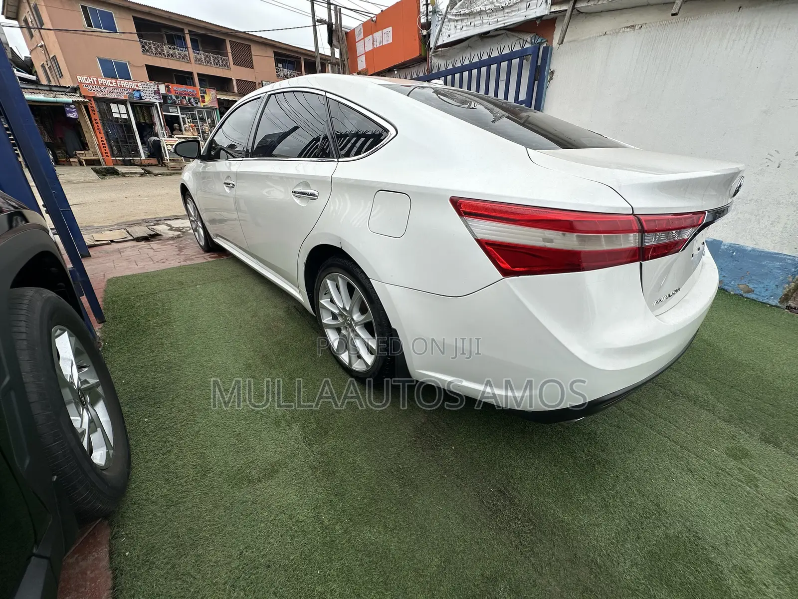 Toyota Avalon Limited 4dr Sedan (3.5L 6cyl 6A) 2014 White