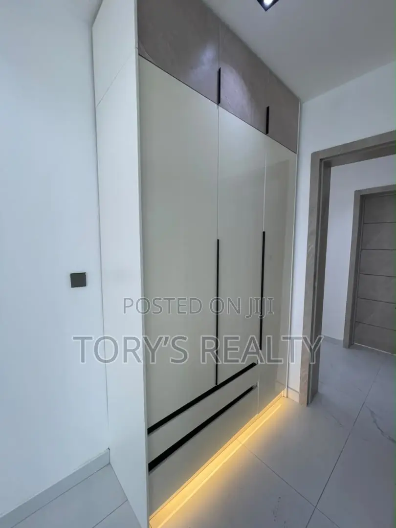 3bdrm Apartment in Lekki Phase 1 for sale