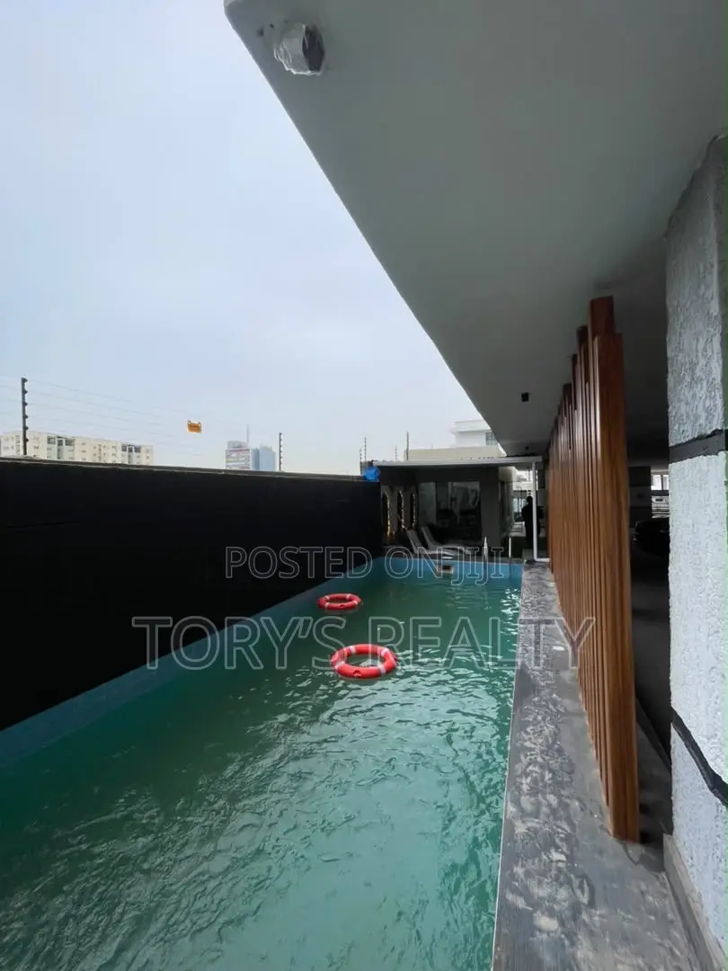3bdrm Apartment in Lekki Phase 1 for sale