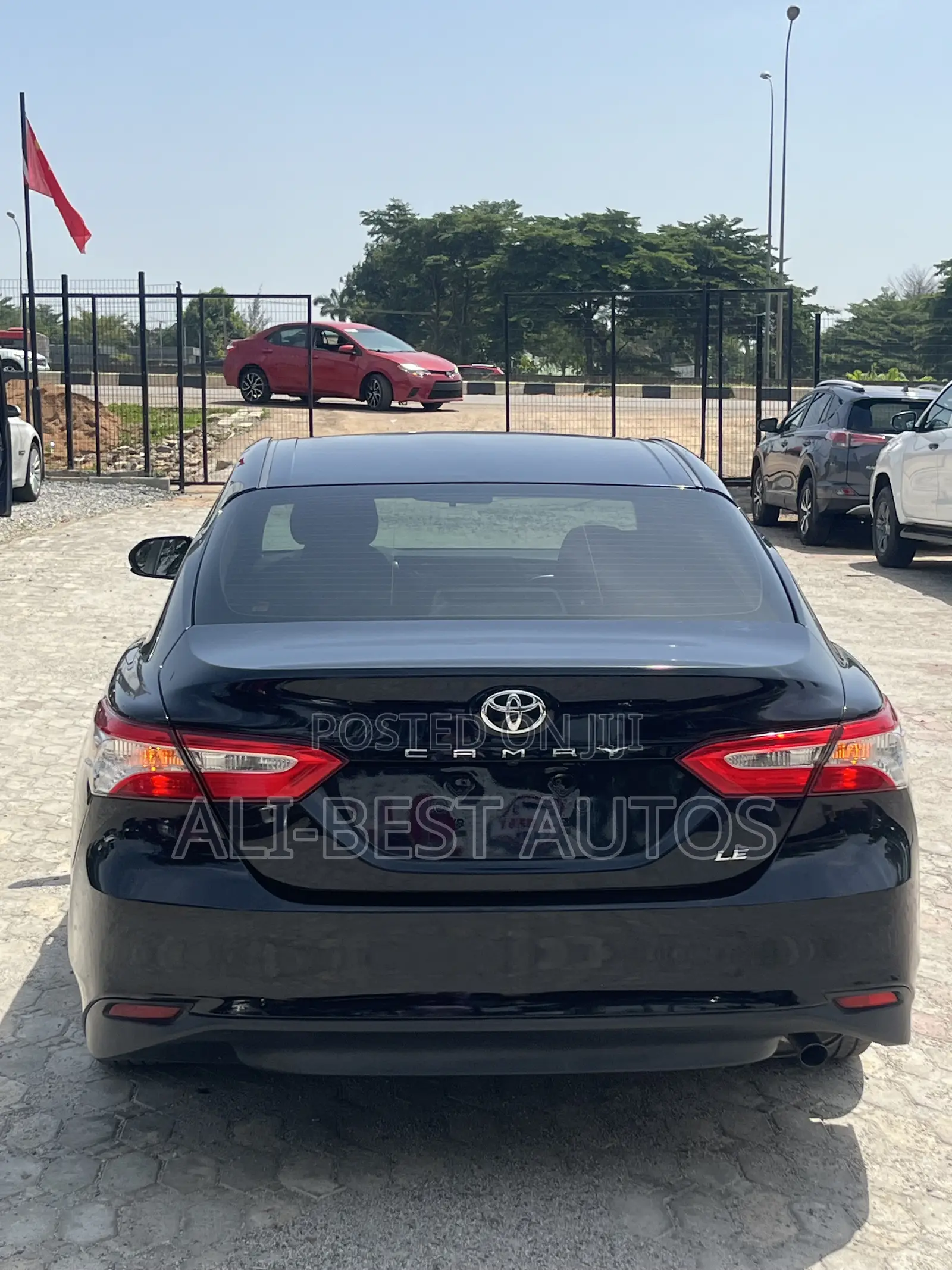 Toyota Camry LE FWD (2.5L 4cyl 8AM) 2018 Black