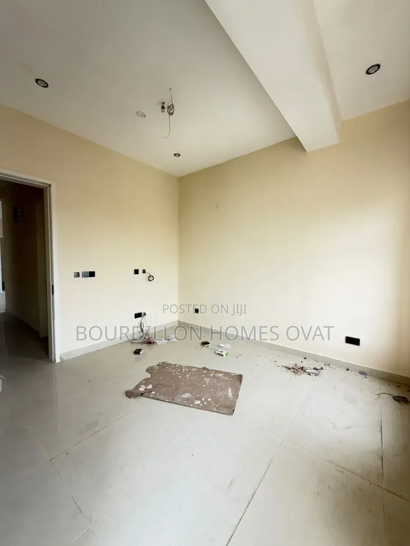 2bdrm Apartment in Victoria Island for sale