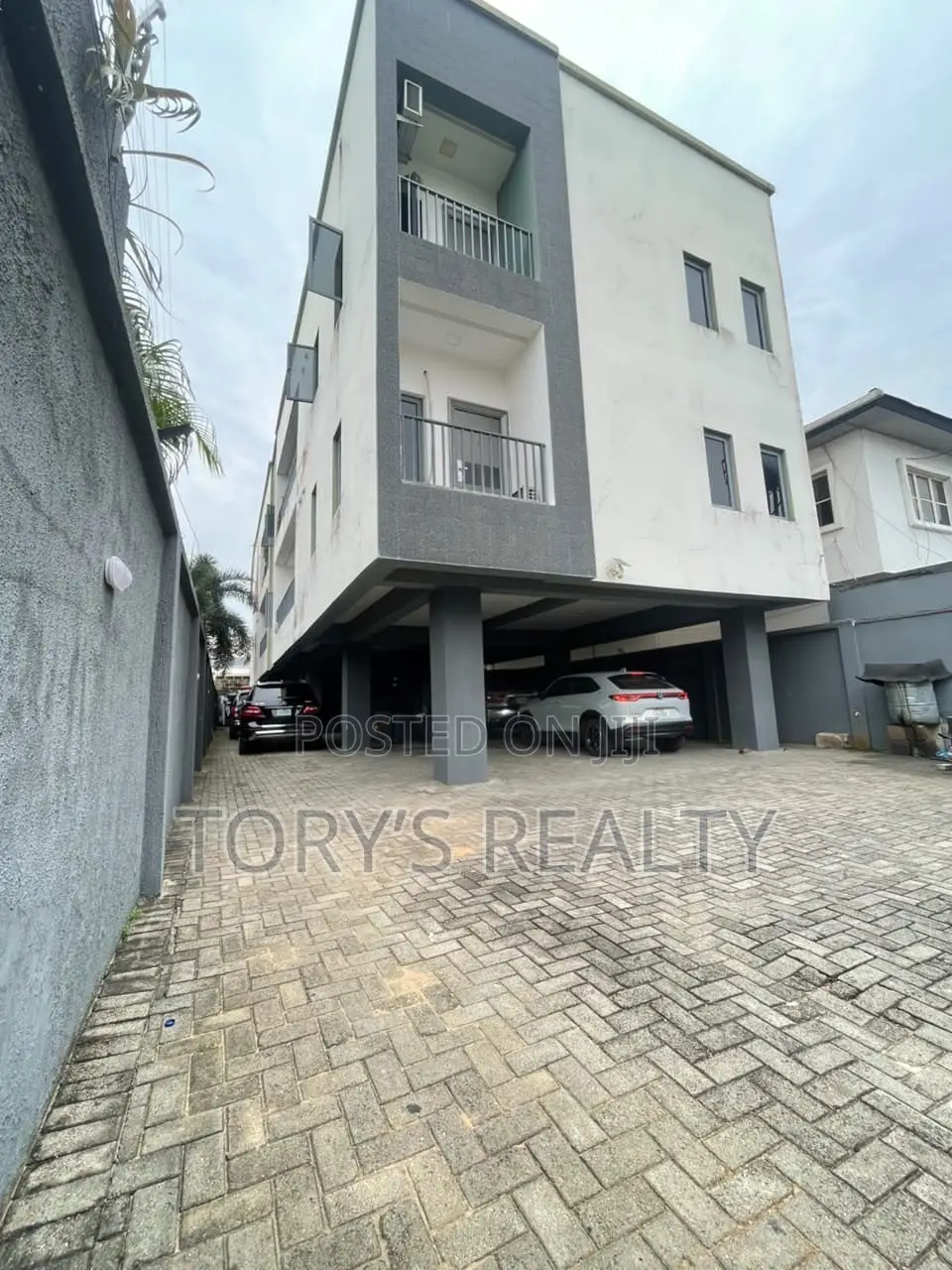 Furnished 2bdrm Apartment in Lekki Phase 1 for rent