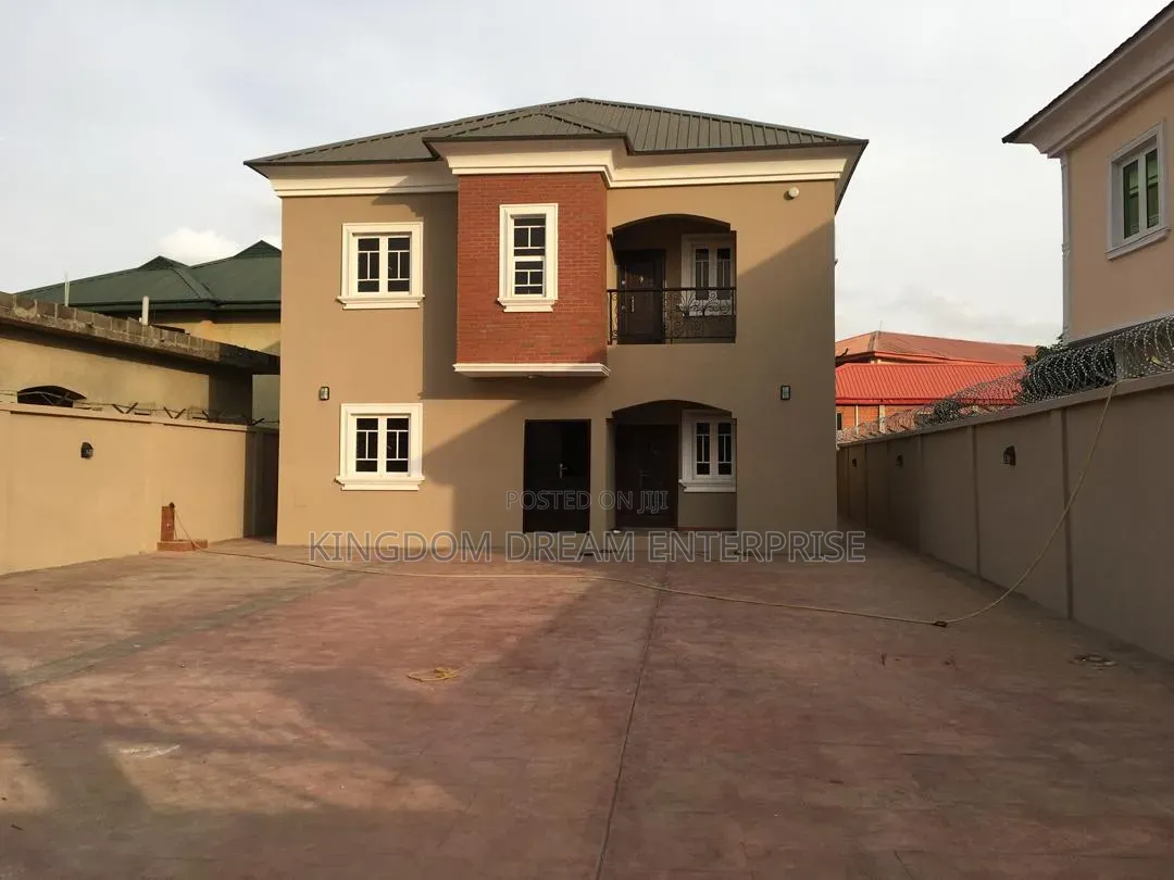 3bdrm Block of Flats in Magodo Phase 1 Lagos for sale
